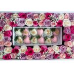 Estuche lleno de rosas y fresas con mensaje personalizado - Image 4