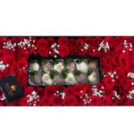 Estuche lleno de rosas y fresas con mensaje personalizado - Image 2