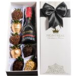 Caja de fresas con botella Tuxedo5